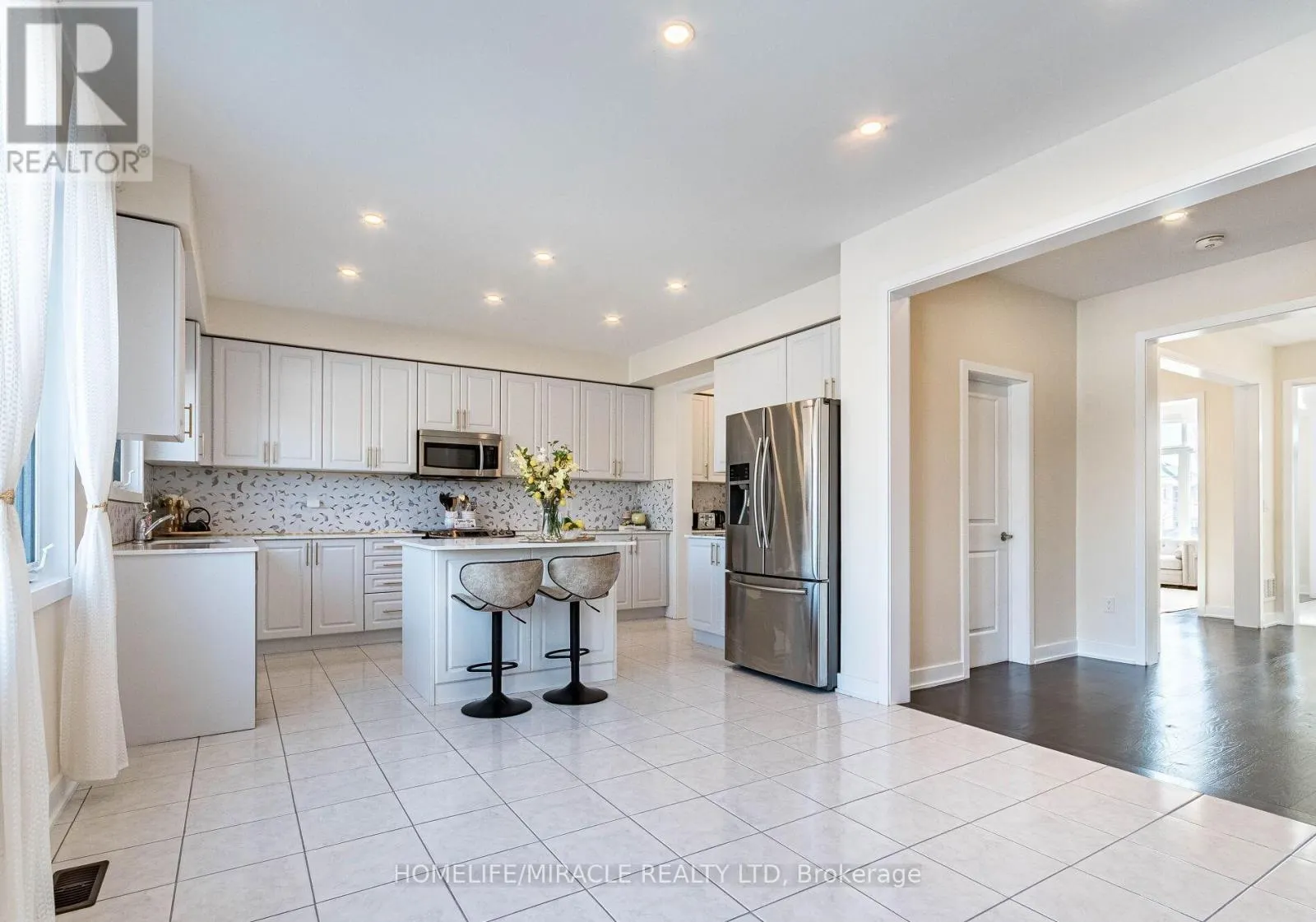 10 BUCKLES COURT