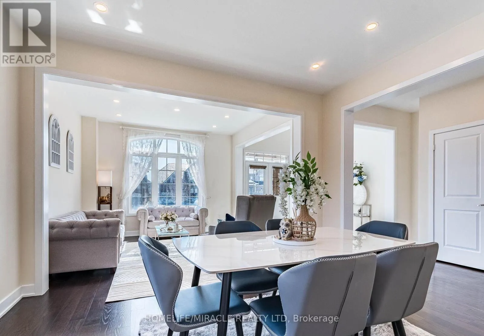 10 BUCKLES COURT