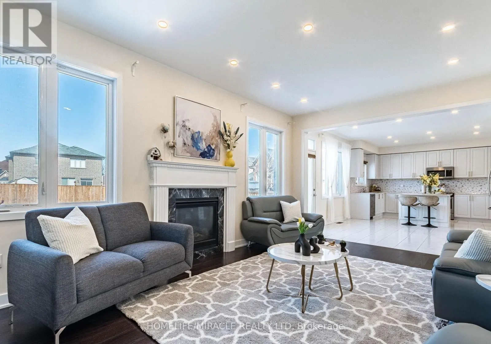 10 BUCKLES COURT