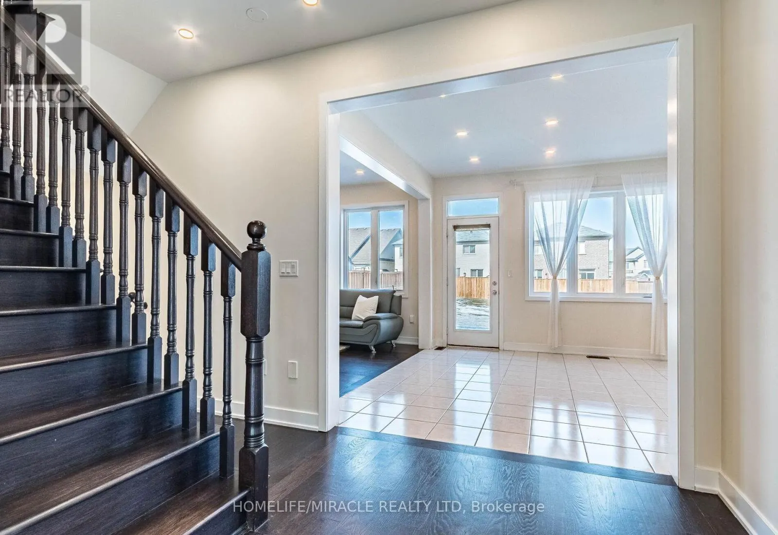 10 BUCKLES COURT