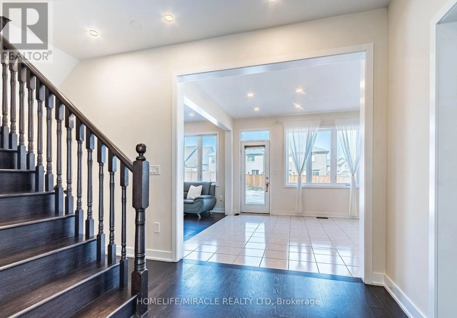 10 BUCKLES COURT