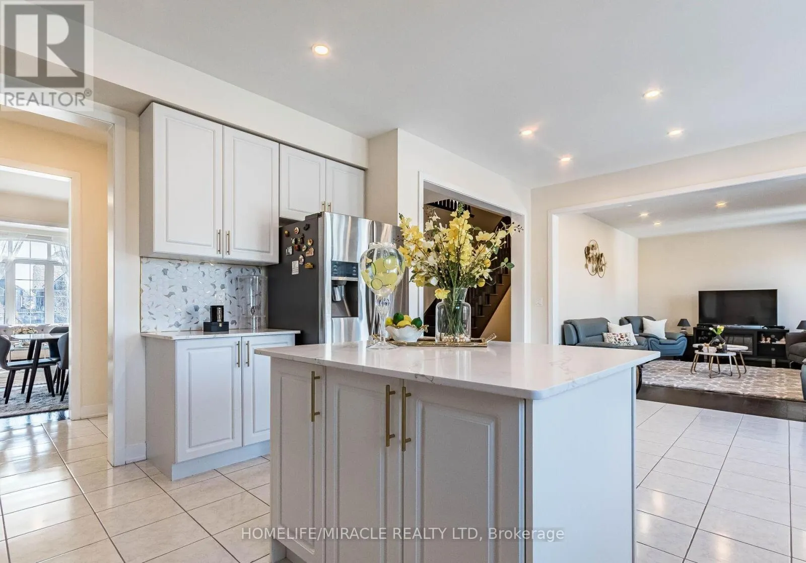 10 BUCKLES COURT