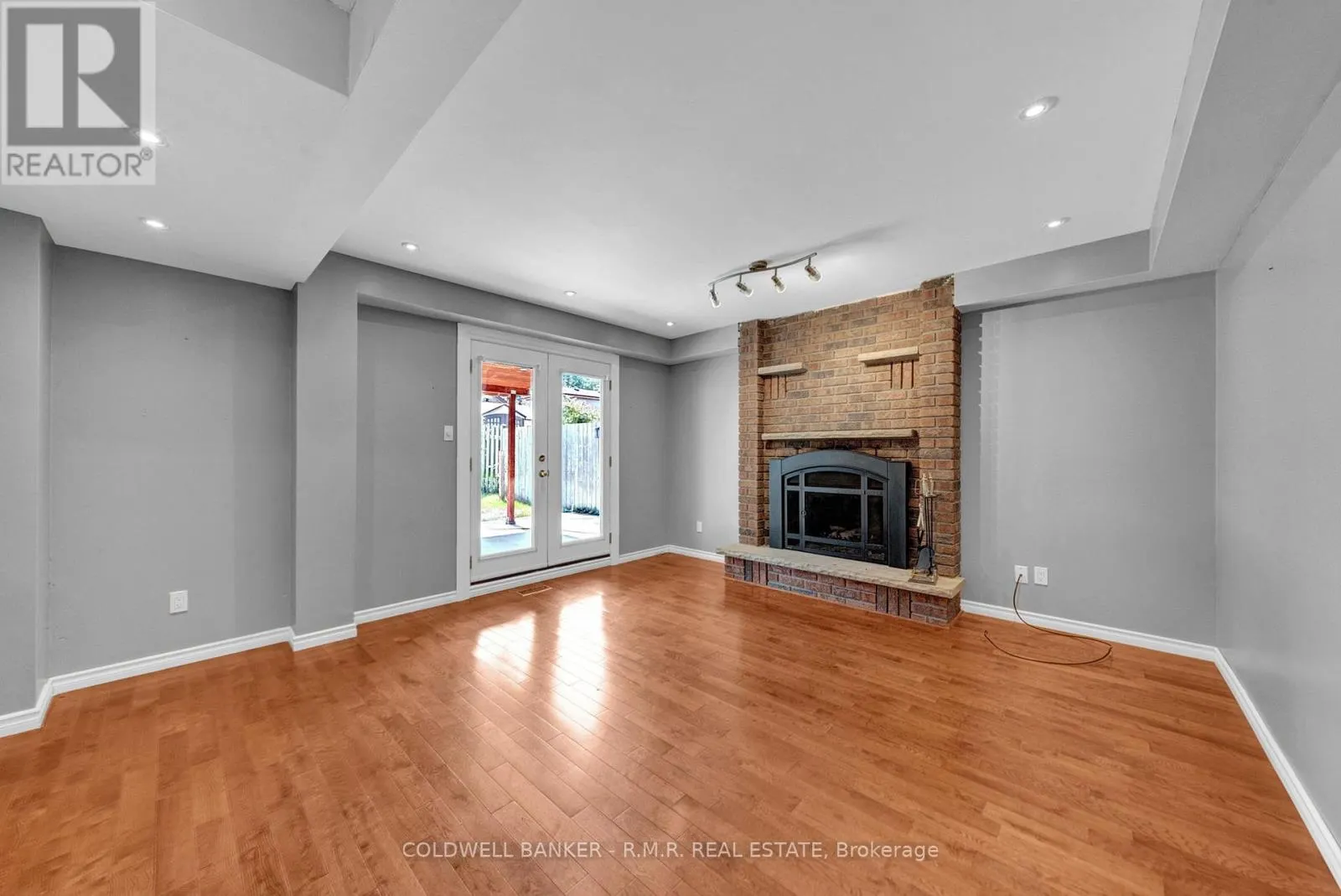431 GRANGE COURT