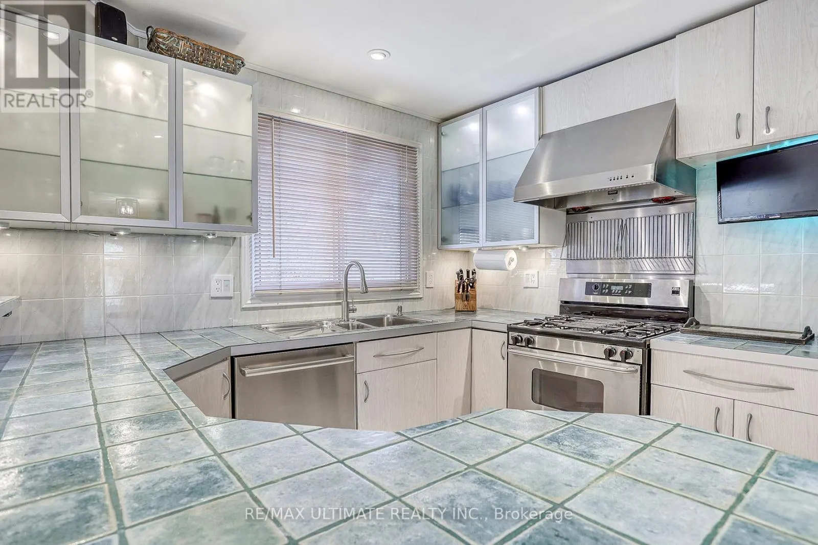 103 WEIR CRESCENT