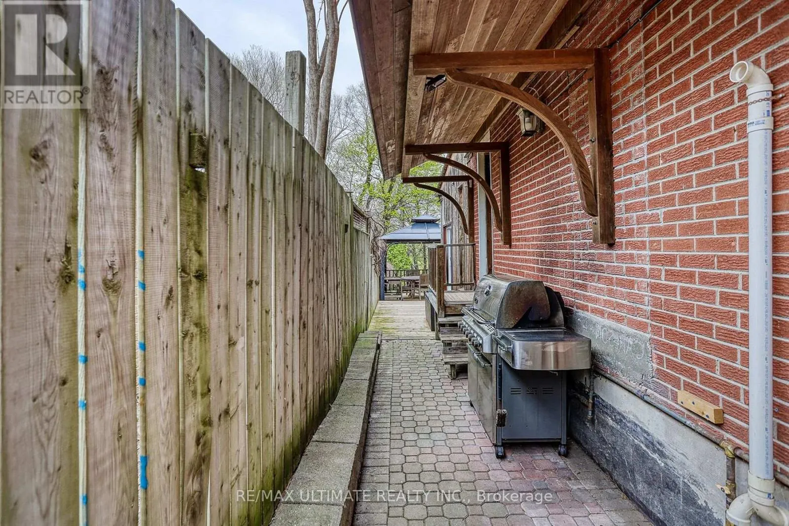 103 WEIR CRESCENT
