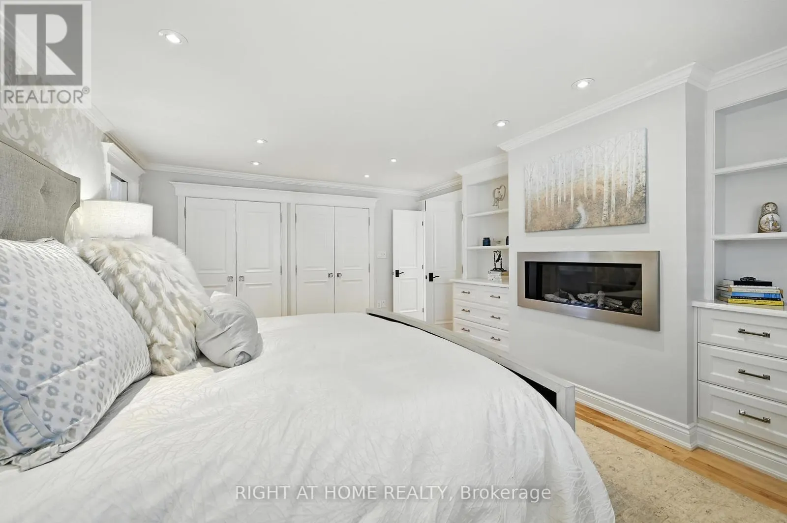 1549 WILLOWSIDE COURT