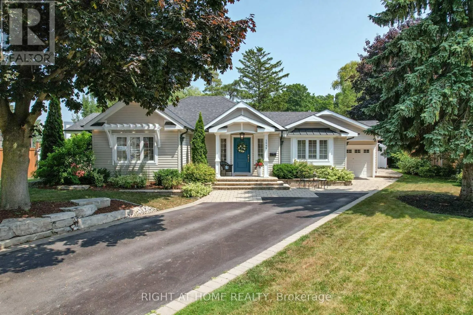 1549 WILLOWSIDE COURT