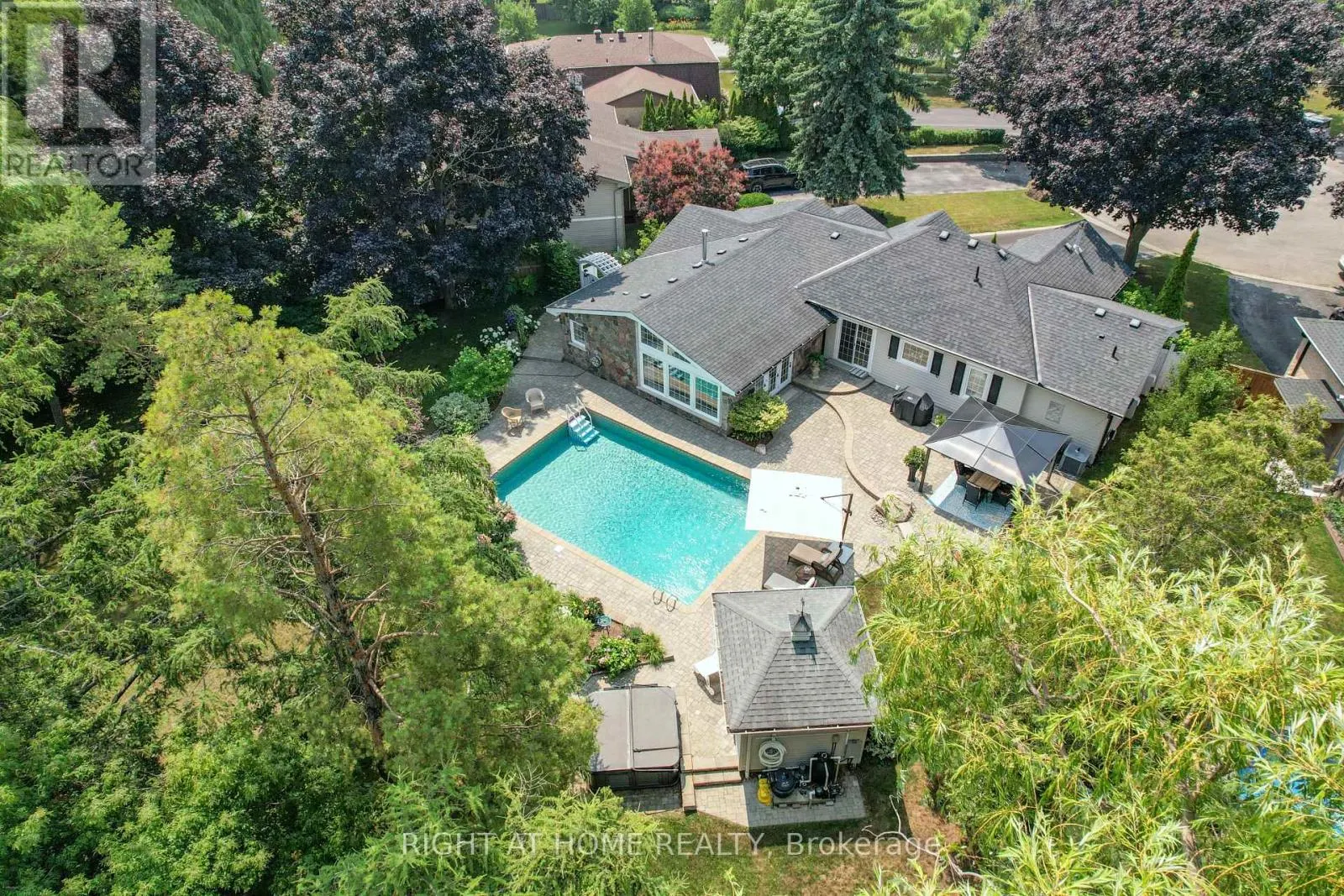 1549 WILLOWSIDE COURT