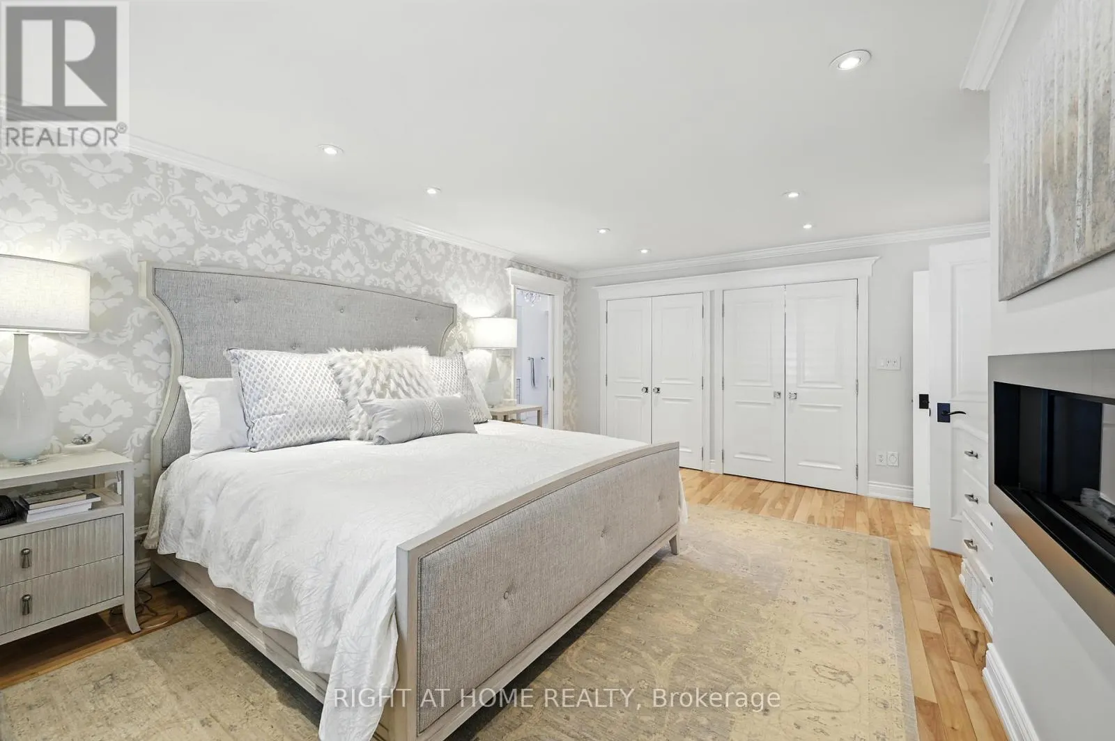 1549 WILLOWSIDE COURT