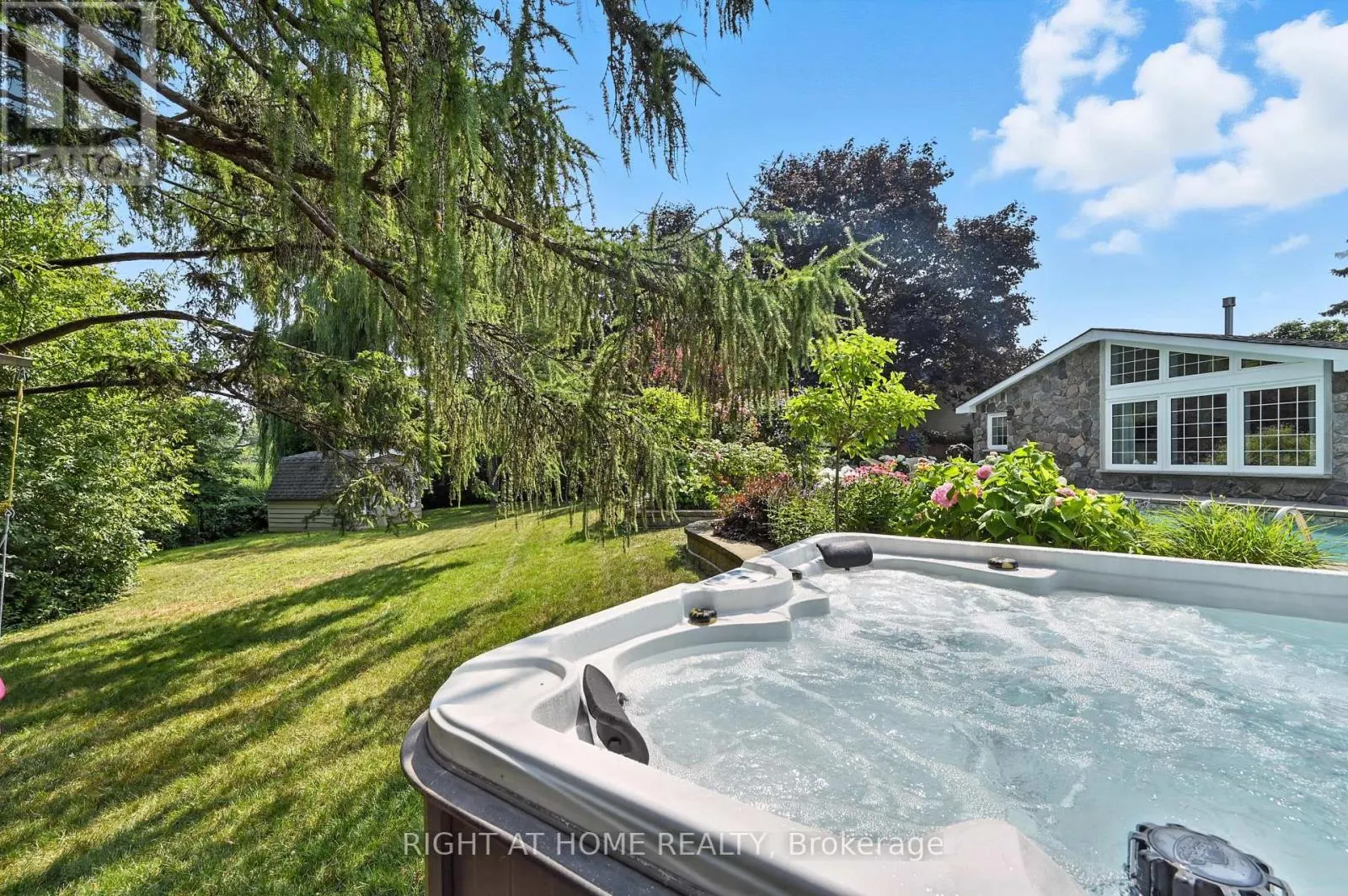 1549 WILLOWSIDE COURT