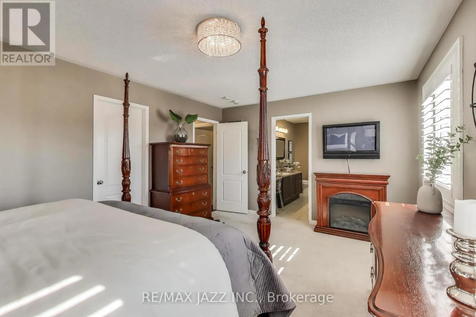 2392 SECRETO DRIVE