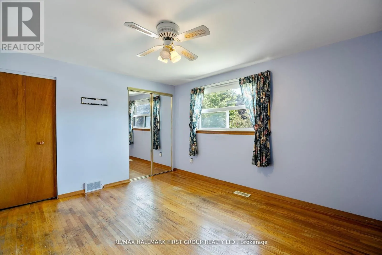 20 LAMBARD CRESCENT