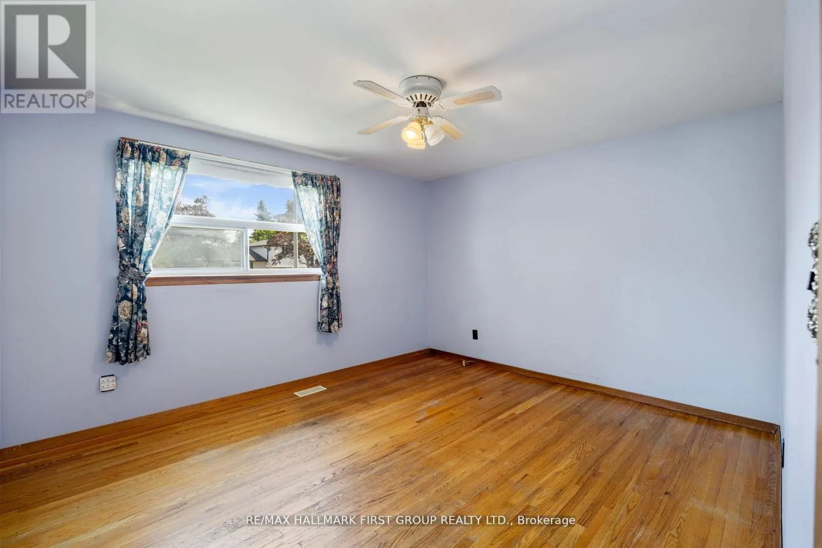 20 LAMBARD CRESCENT
