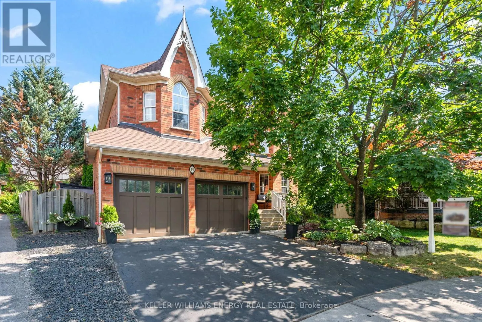 19 STURGESS CRESCENT