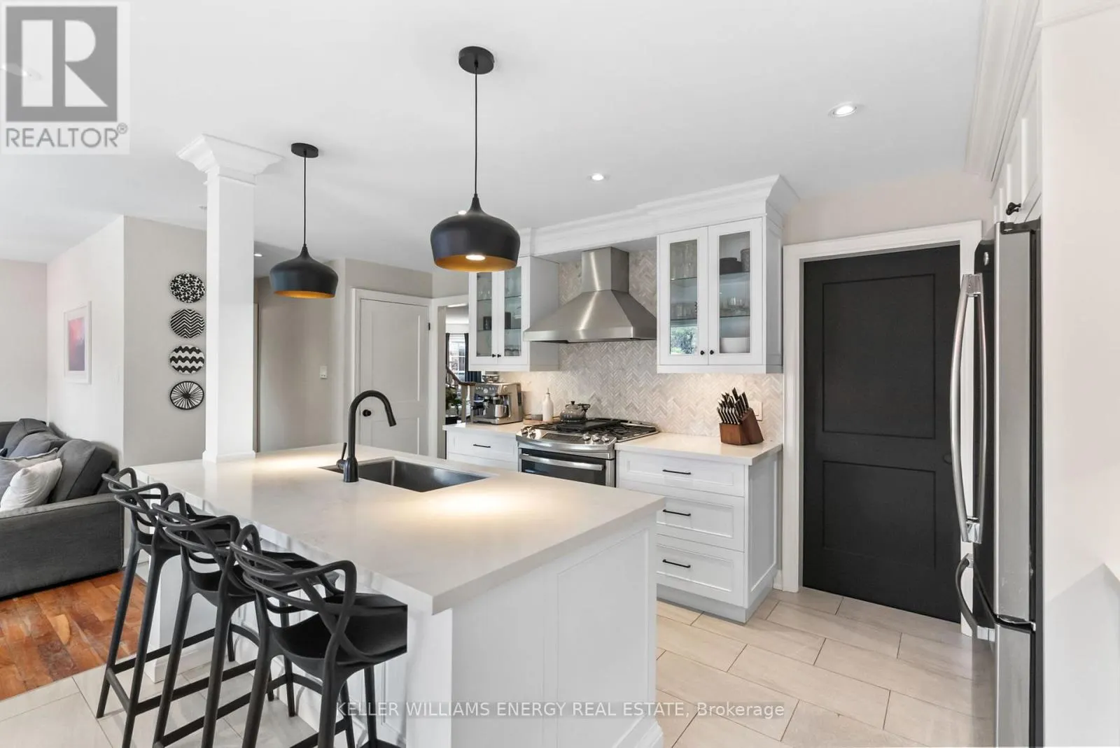19 STURGESS CRESCENT