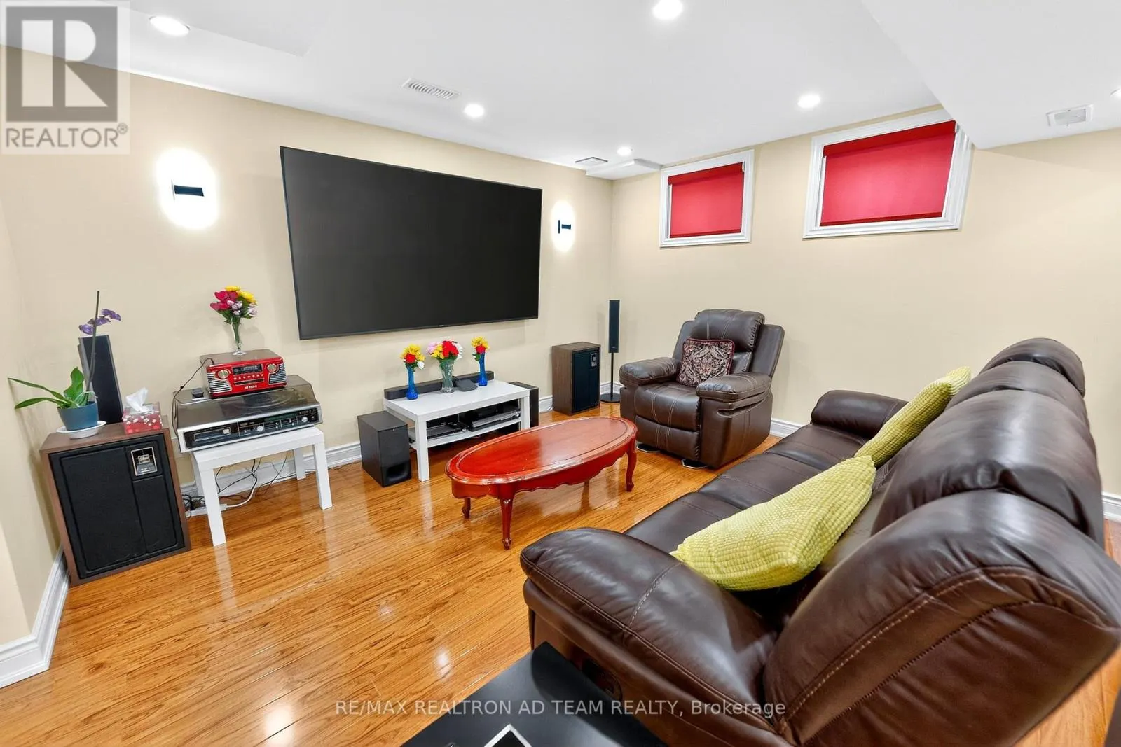 53 LITTLEBECK CRESCENT