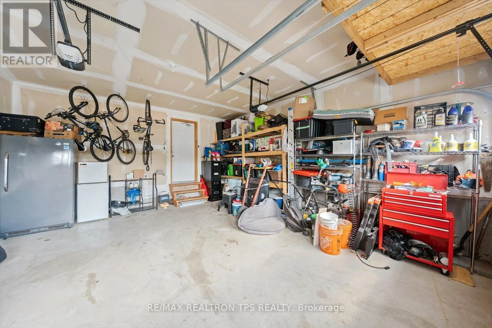 205 BLACKWELL CRESCENT