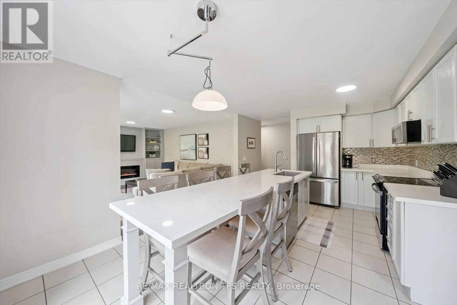 205 BLACKWELL CRESCENT