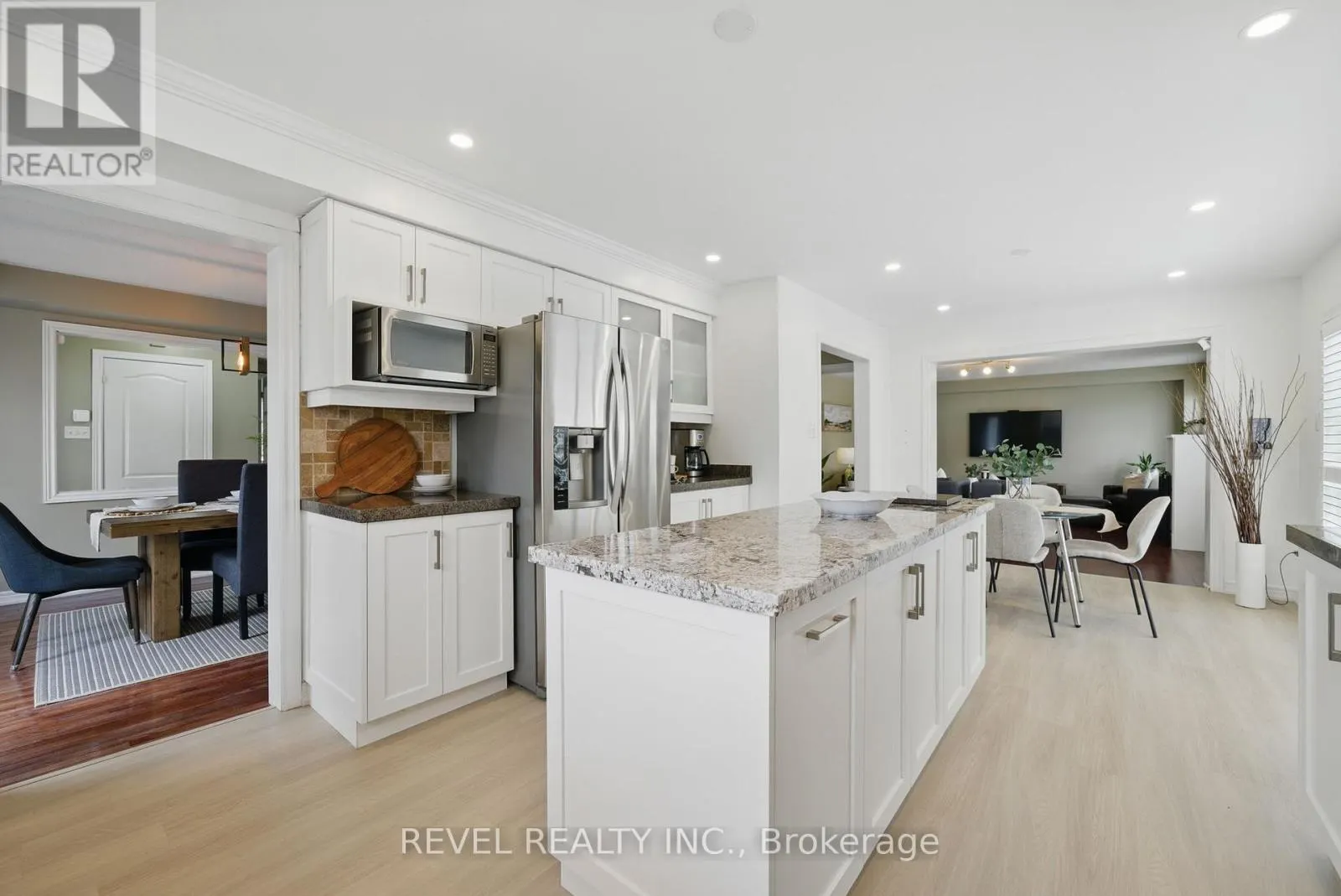 100 ASHBURY BOULEVARD