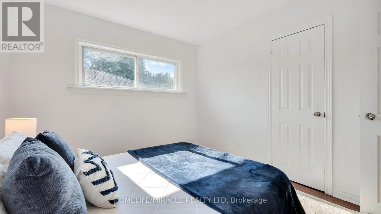 8 HOLLYHEDGE DRIVE