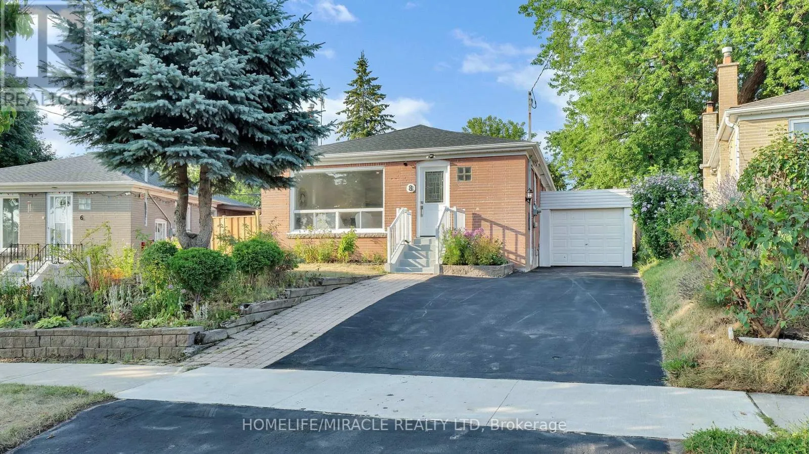 8 HOLLYHEDGE DRIVE
