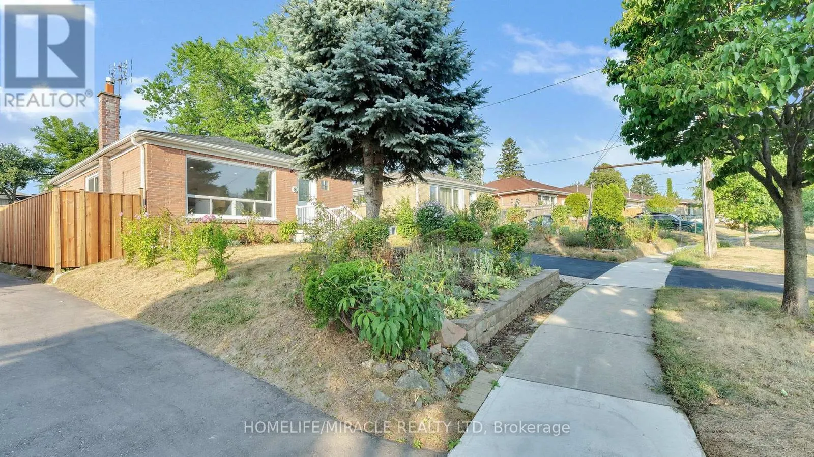 8 HOLLYHEDGE DRIVE