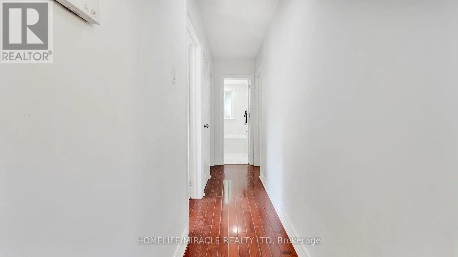 8 HOLLYHEDGE DRIVE
