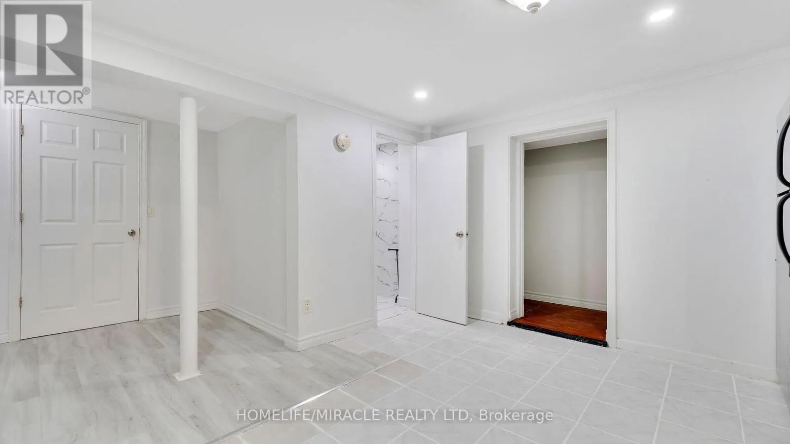 8 HOLLYHEDGE DRIVE