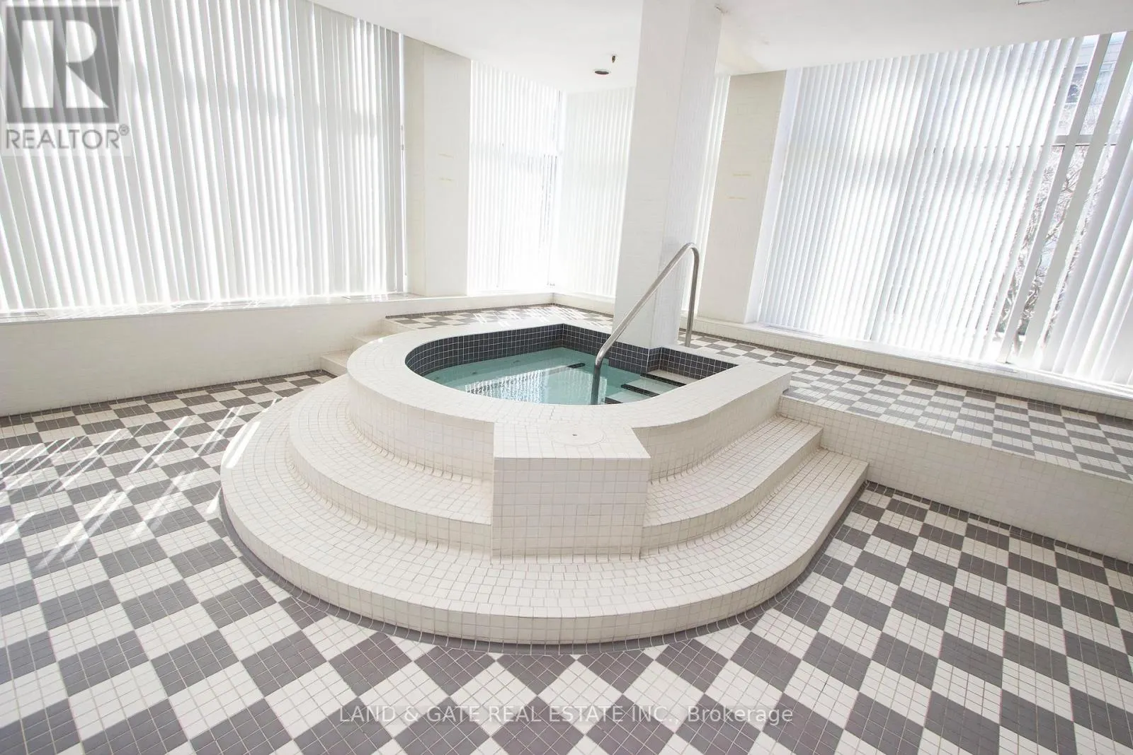 112 - 25 CUMBERLAND LANE, #112