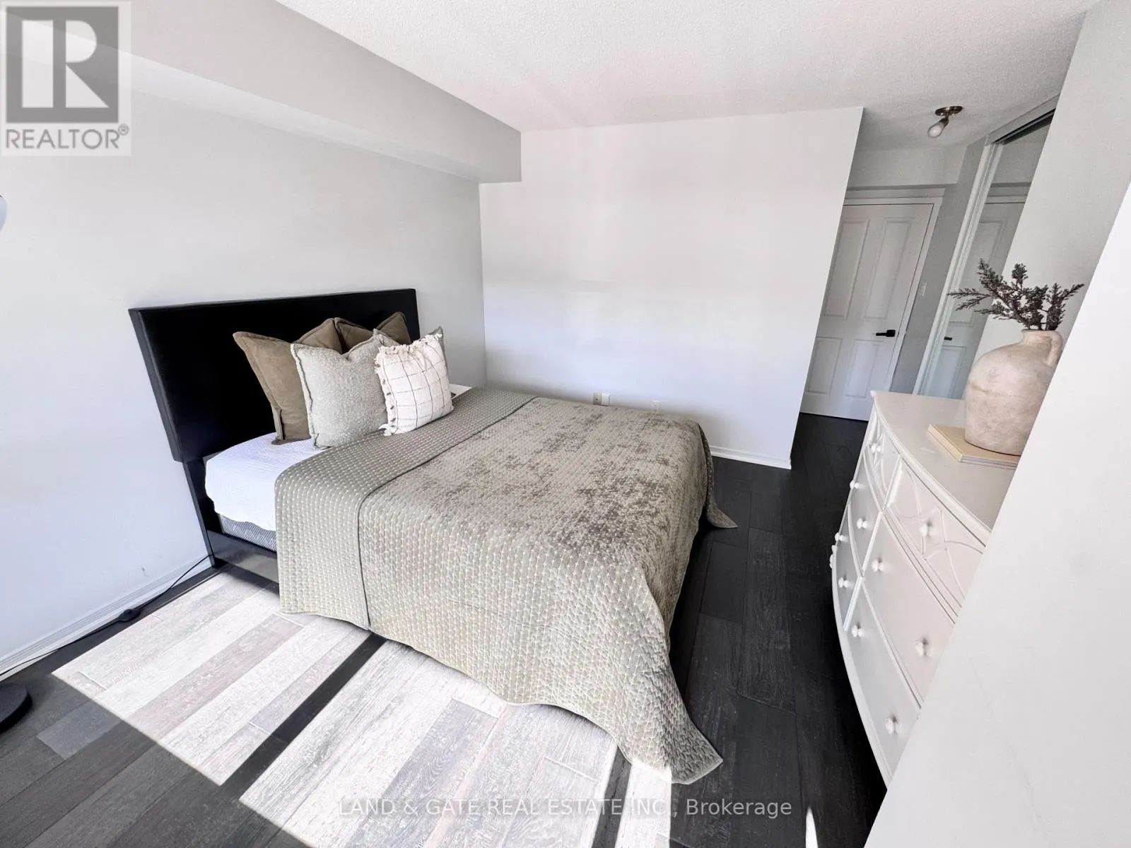 112 - 25 CUMBERLAND LANE, #112