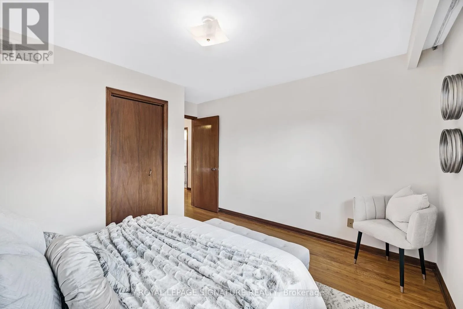 28 GREENDOWNS DRIVE