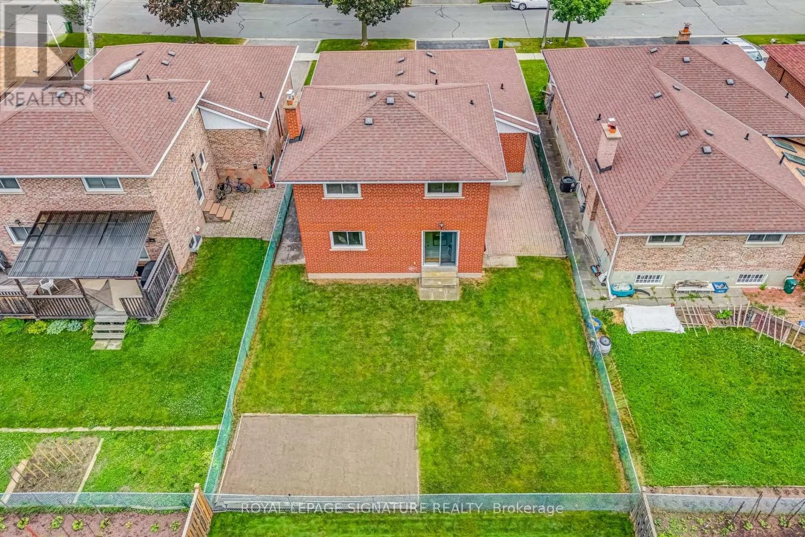 28 GREENDOWNS DRIVE