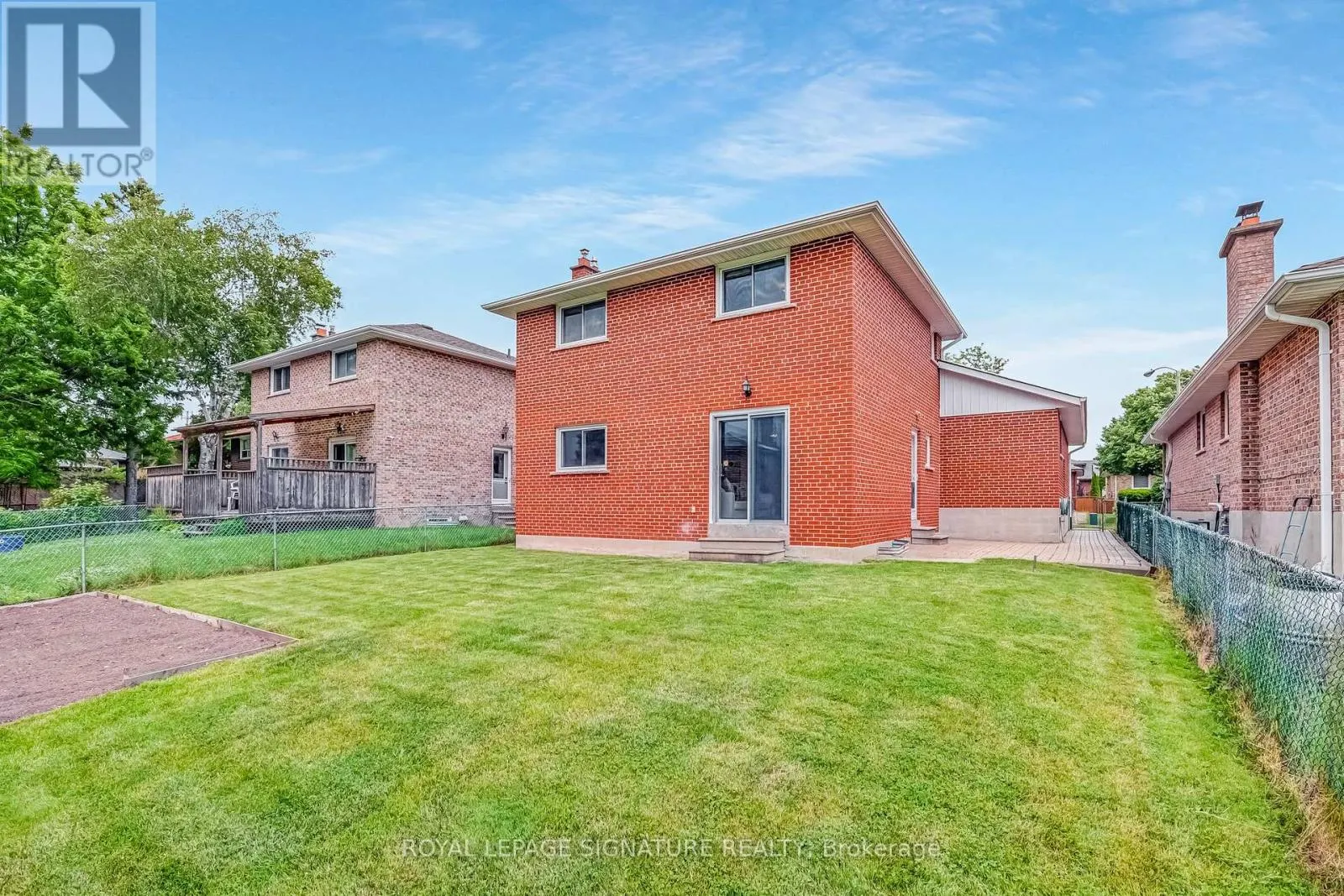 28 GREENDOWNS DRIVE