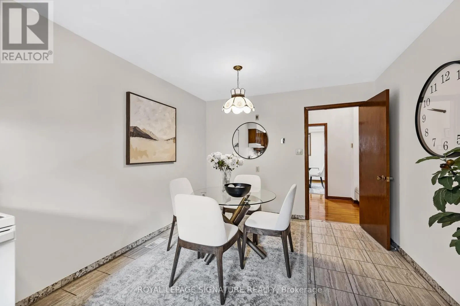 28 GREENDOWNS DRIVE