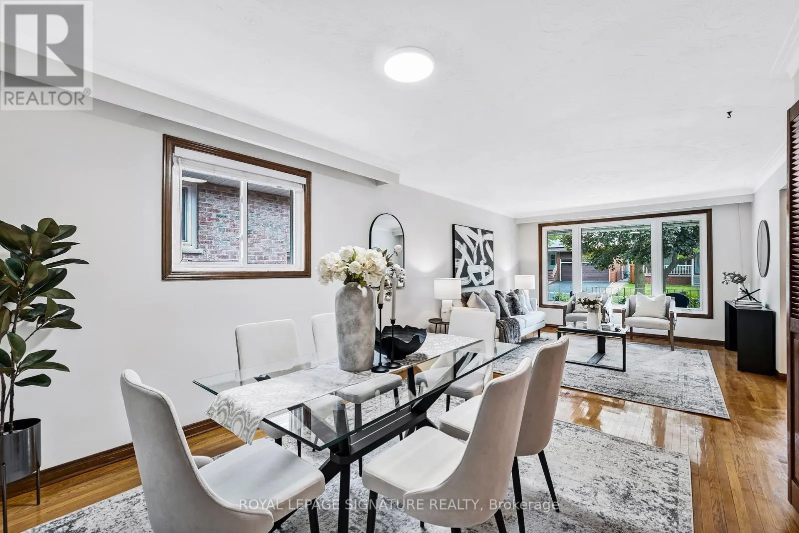 28 GREENDOWNS DRIVE