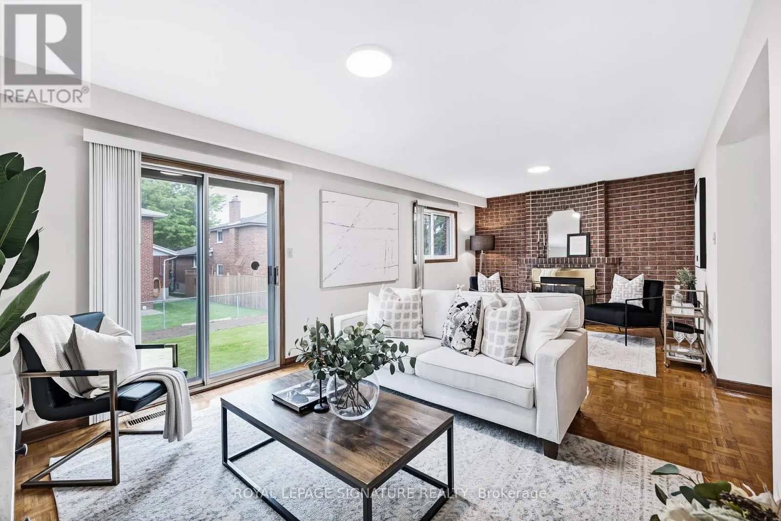 28 GREENDOWNS DRIVE