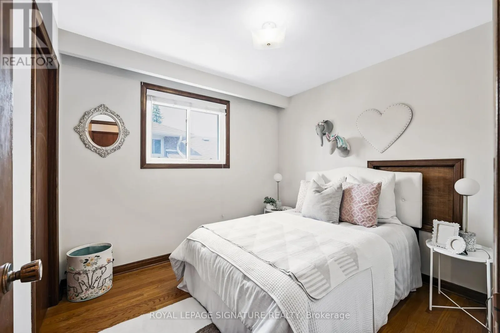 28 GREENDOWNS DRIVE