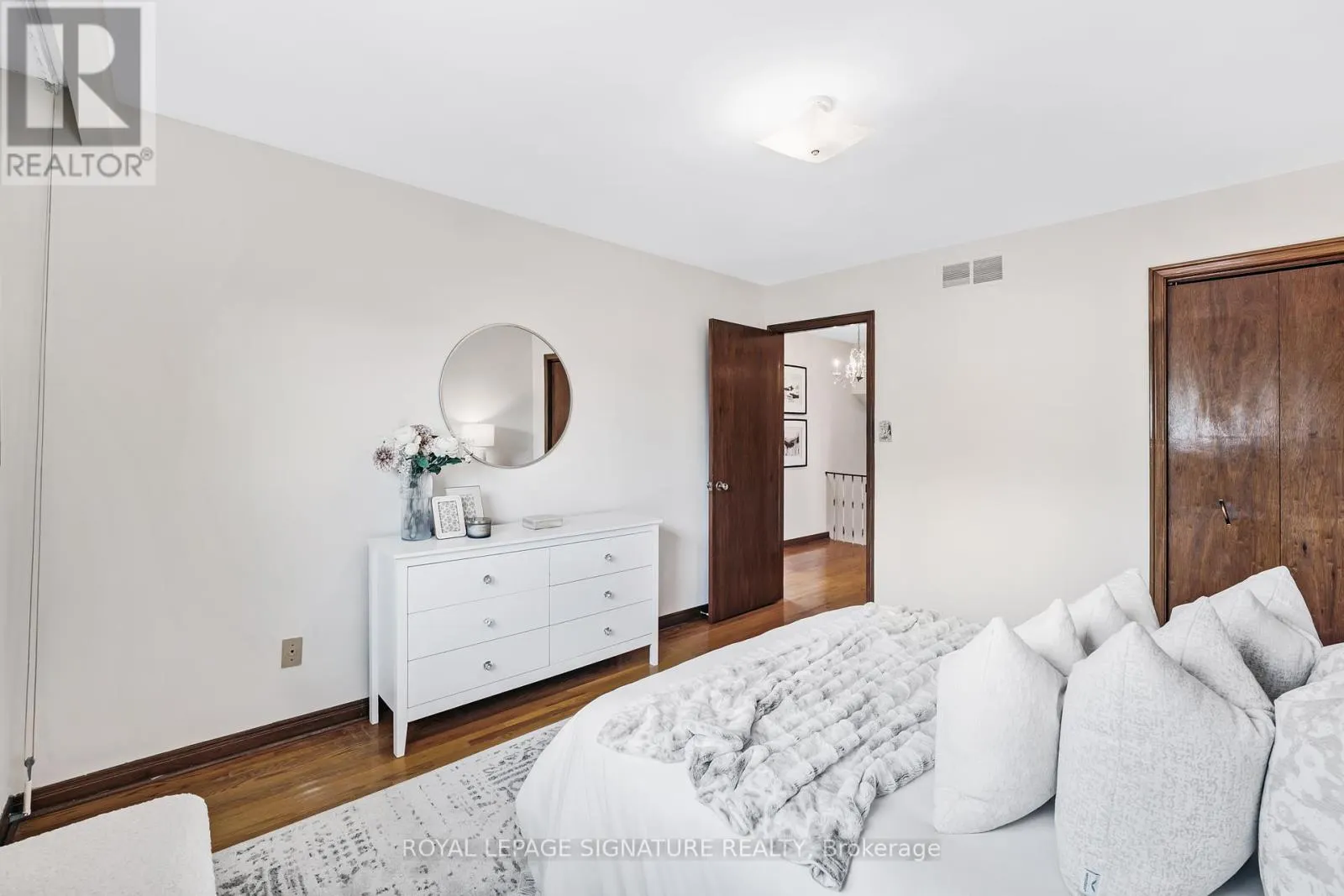 28 GREENDOWNS DRIVE