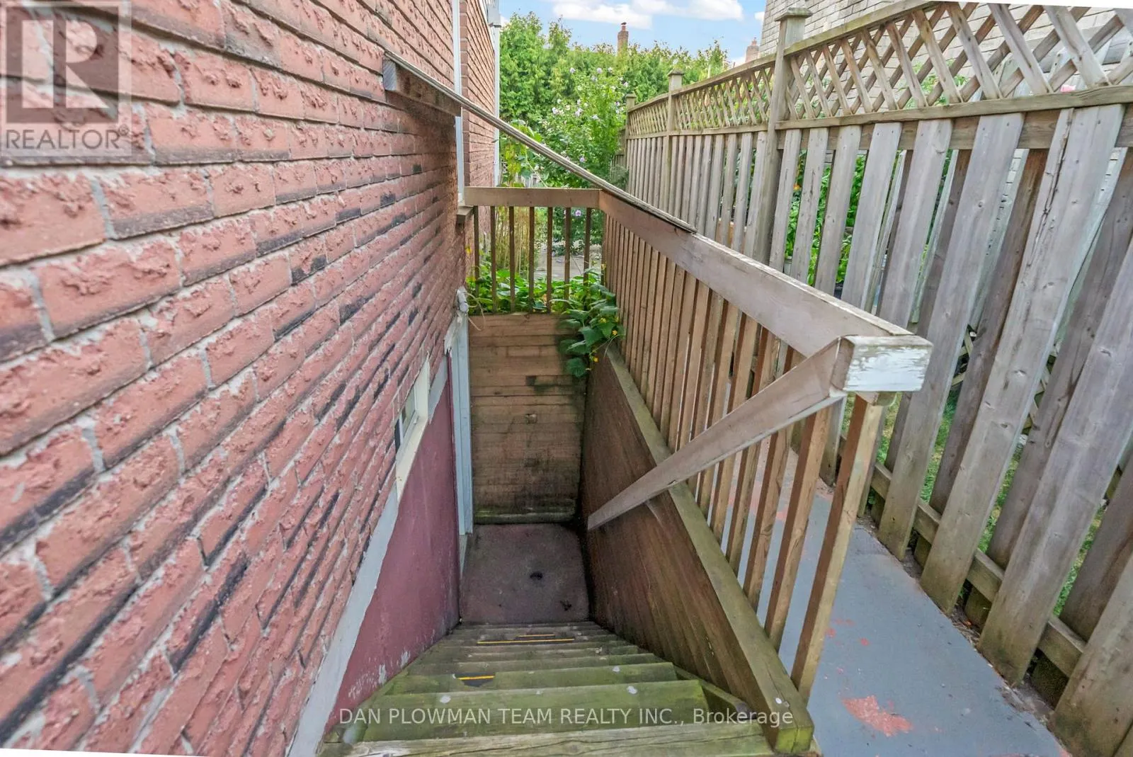 22 ELMEROY COURT