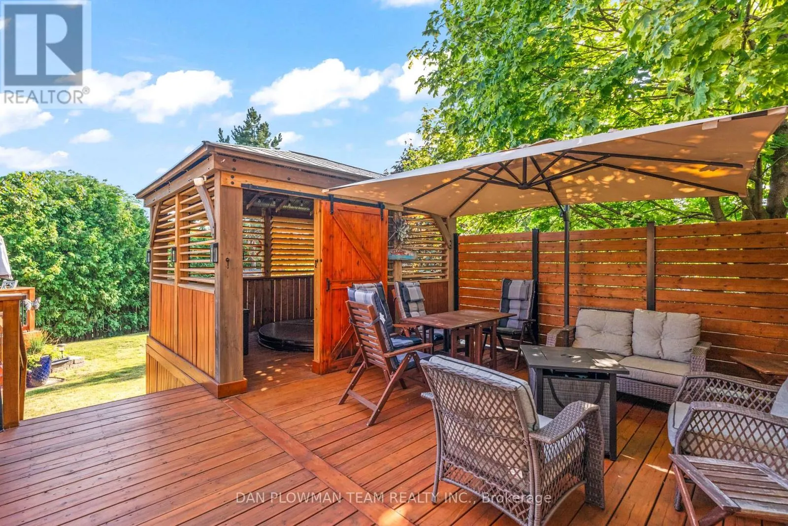 18 HEADLANDS CRESCENT