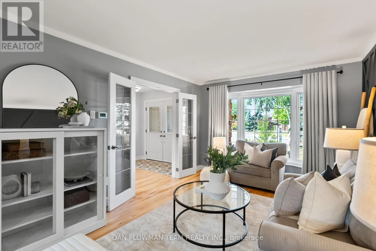 18 HEADLANDS CRESCENT