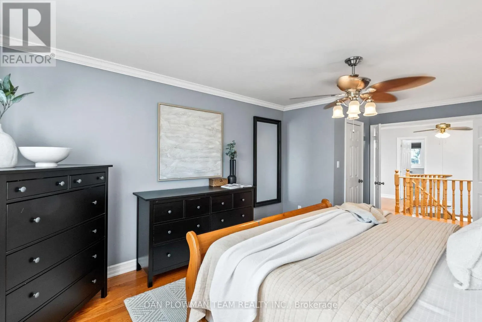 18 HEADLANDS CRESCENT
