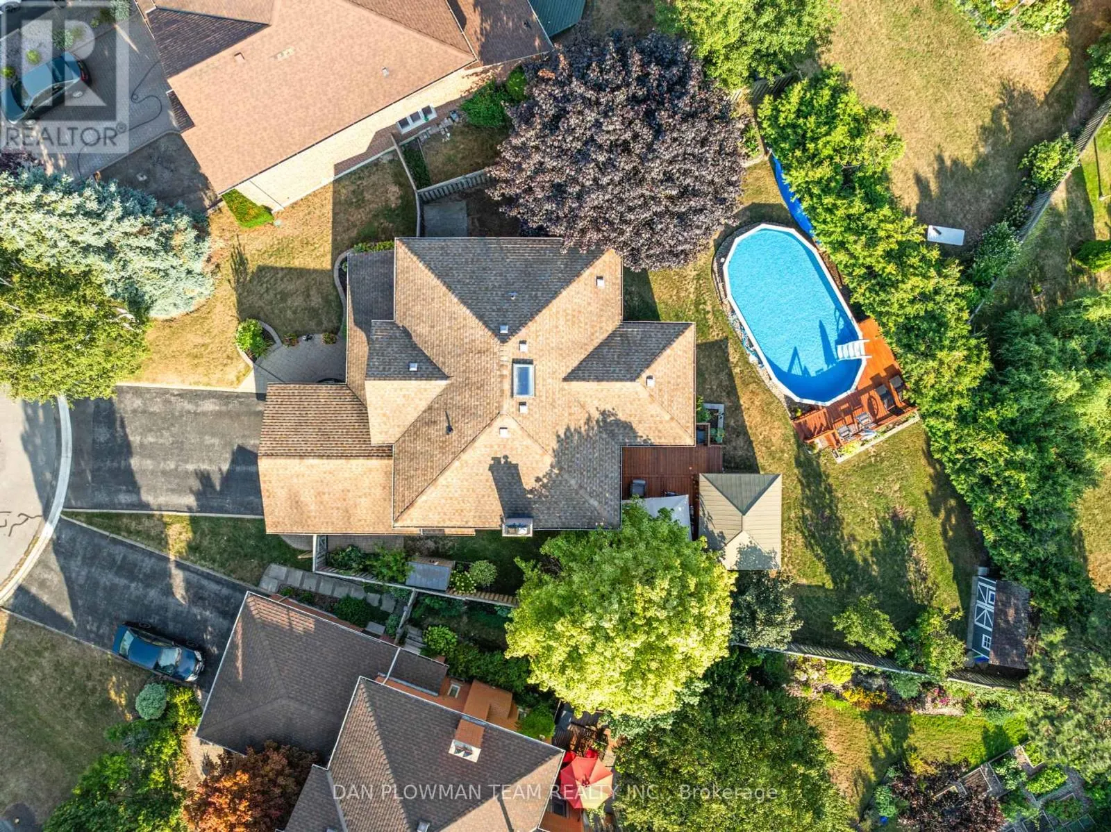 18 HEADLANDS CRESCENT