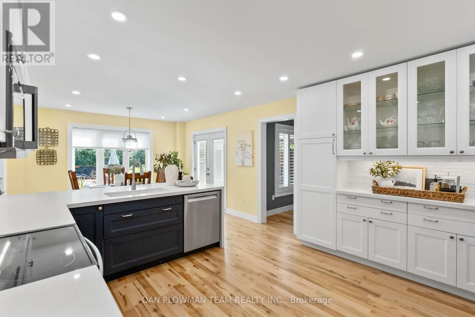 18 HEADLANDS CRESCENT
