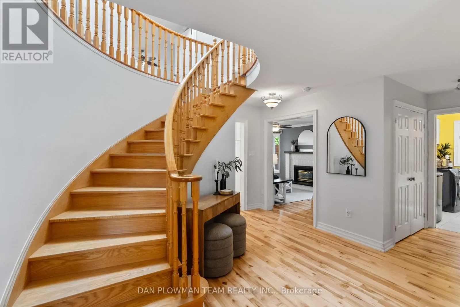18 HEADLANDS CRESCENT