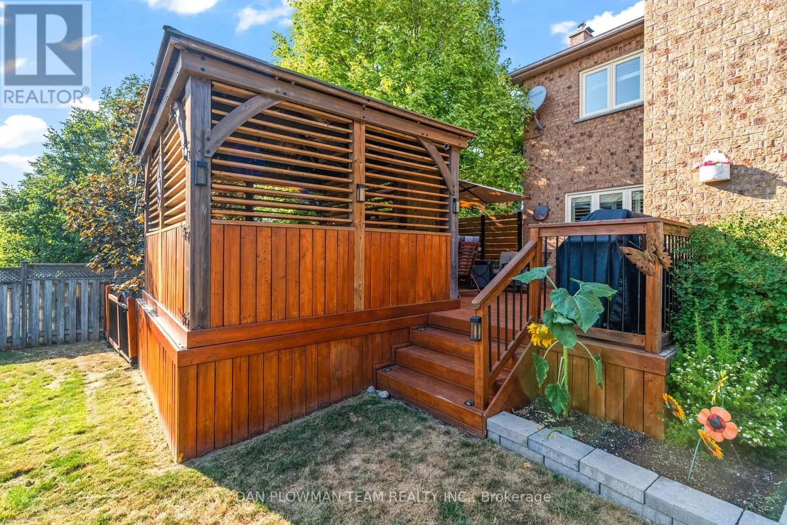 18 HEADLANDS CRESCENT