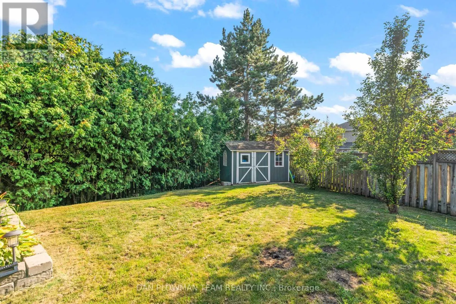 18 HEADLANDS CRESCENT
