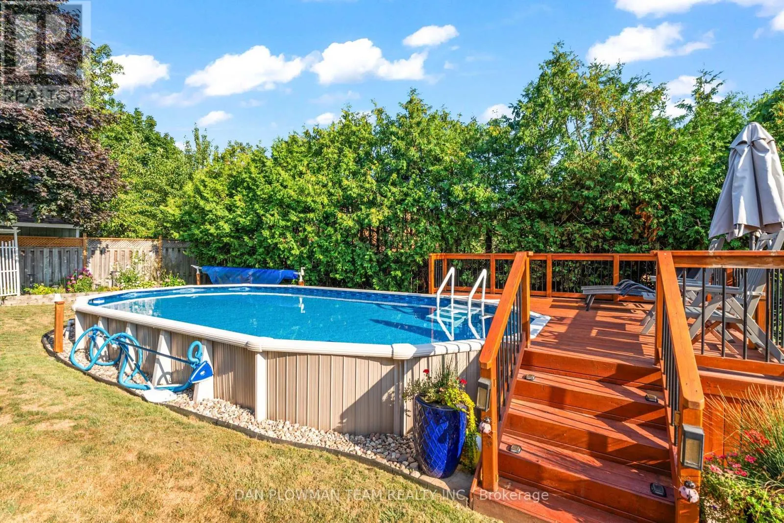 18 HEADLANDS CRESCENT