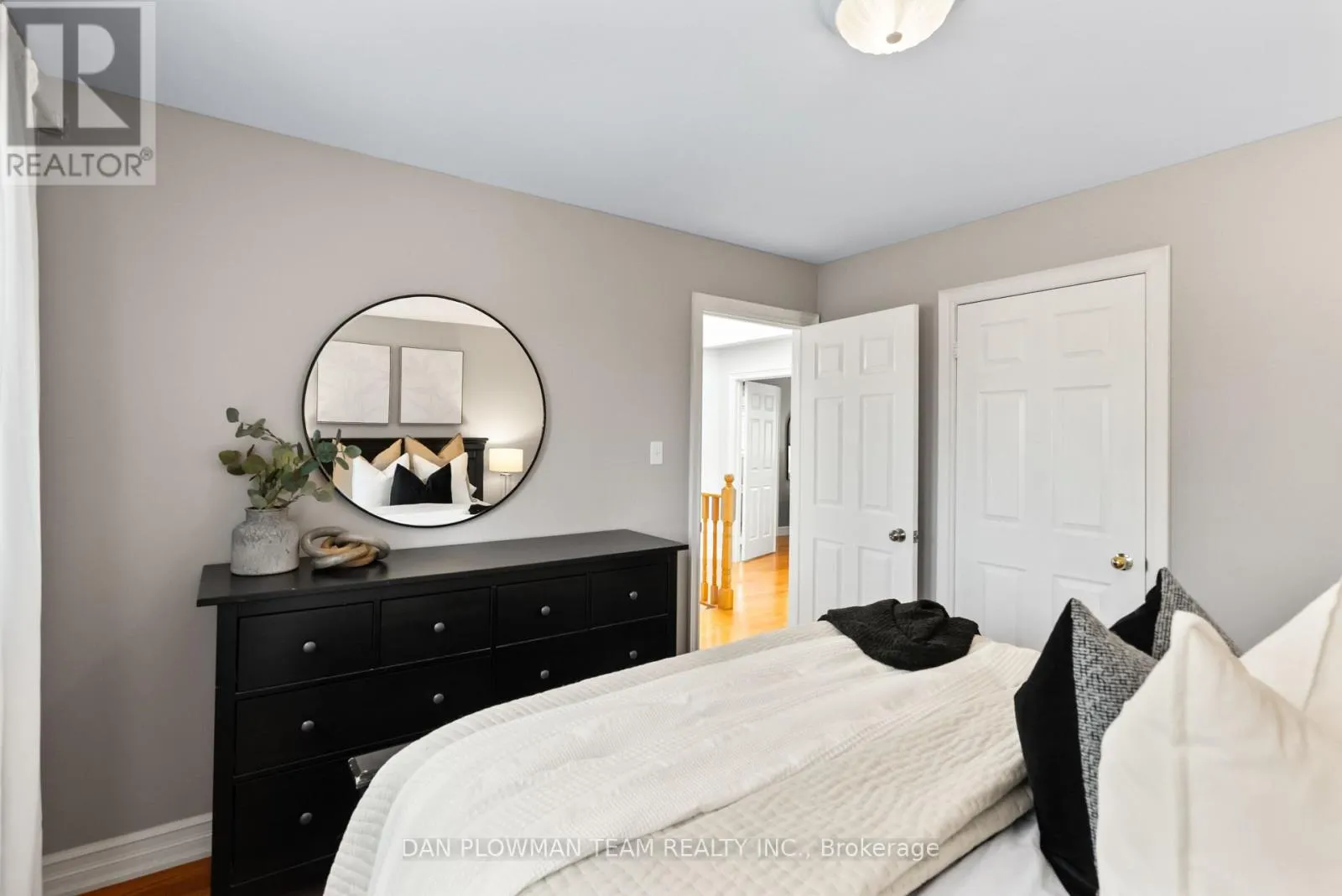 18 HEADLANDS CRESCENT