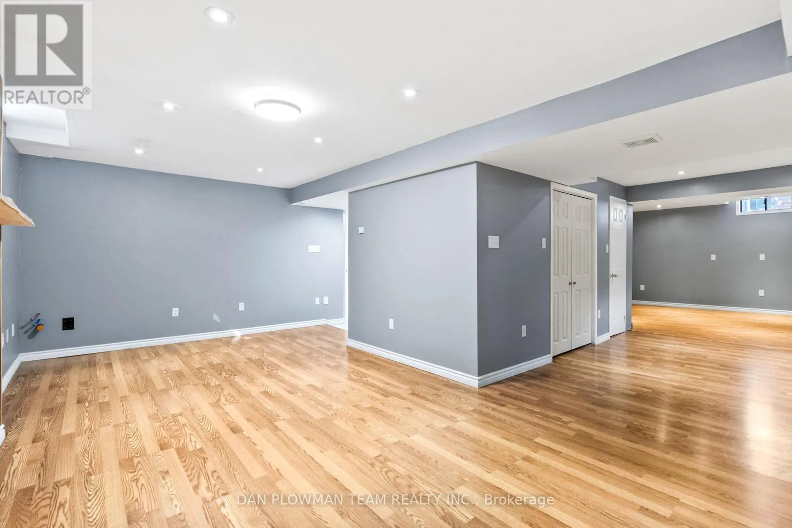 18 HEADLANDS CRESCENT